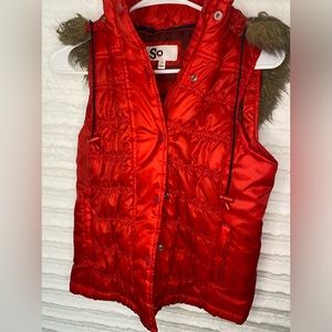 Red so Puffer vest